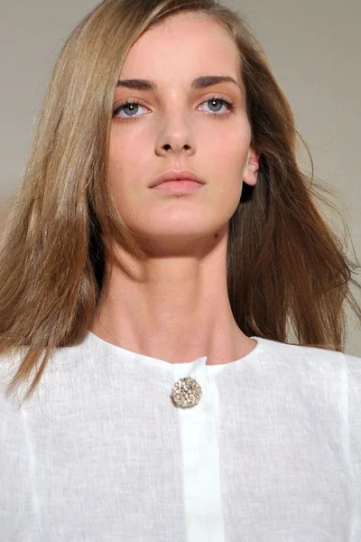 Look 10